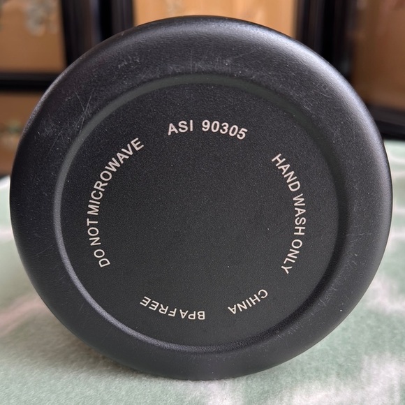 60 oz stainless insulated Water Bottle - Picture 4 of 8